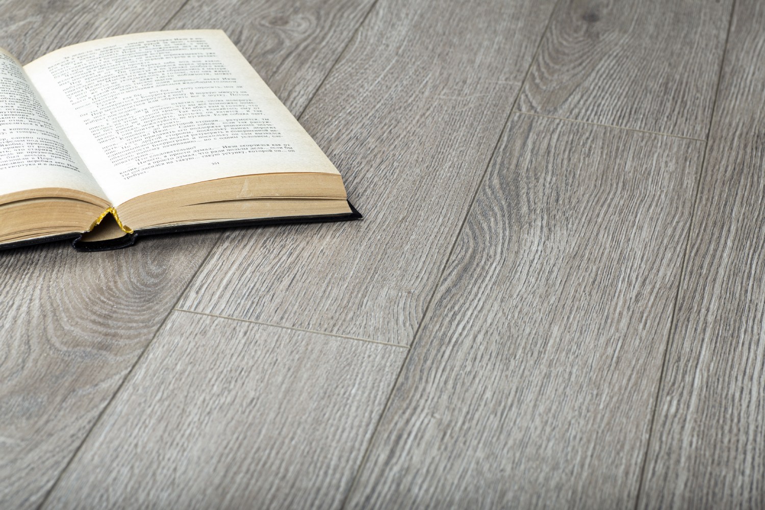 Ламинат Alsafloor Solid Plus Chene lin Дуб Льняной 536 1286×214×12 фото в интерьере